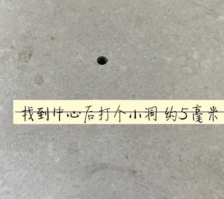 东兰瓷砖空鼓维修公司专业解答在瓷砖铺贴过程中，如果砂料搅拌不均匀，将会带来以下问题